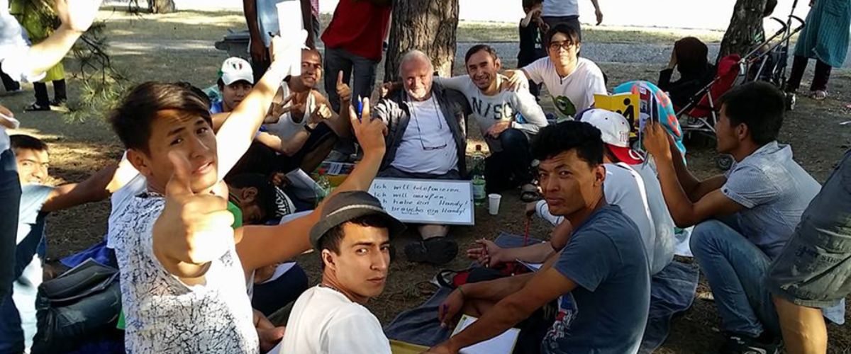 31. August 2015: Deutschklasse im Park vor dem Erstaufnahmezentrum Traiskirchen, Foto: Martin Auer